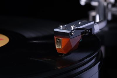 【新製品】アナログリラックス、ヴァイオリンと同じ木材・塗装で仕上げたMCカートリッジ「EX700」