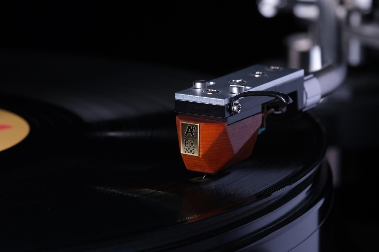 【新製品】アナログリラックス、ヴァイオリンと同じ木材・塗装で仕上げたMCカートリッジ「EX700」