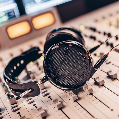 Audeze LCD-5 レビュー：継承と訣別、そして純粋なる解像度への探求