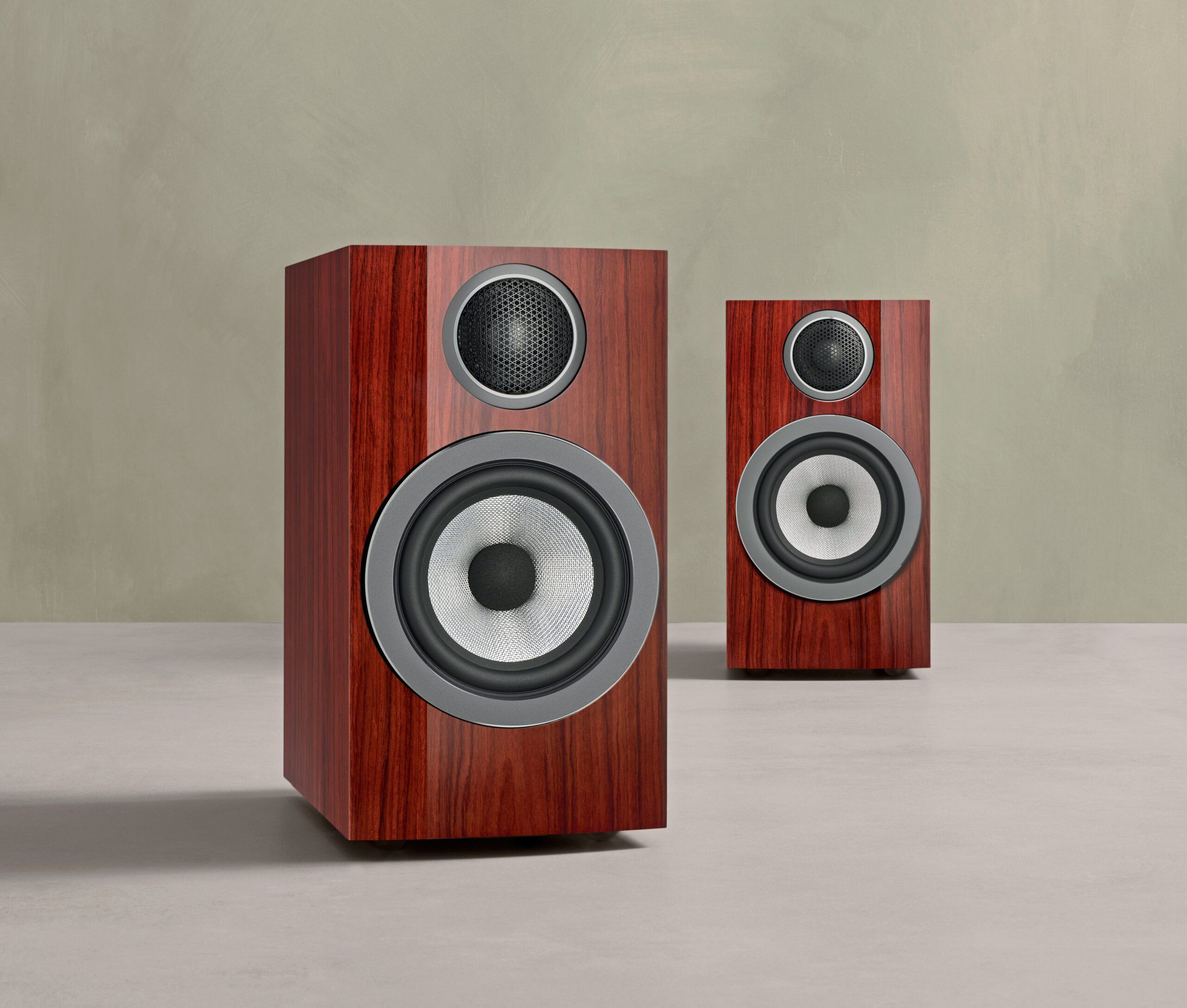 【新製品】B&W 707 Prestige Edition発表 — Santos Gloss仕上げと705 S3 Signature由来のアップグレード