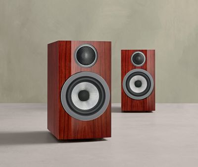 【新製品】B&W 707 Prestige Edition発表 — Santos Gloss仕上げと705 S3 Signature由来のアップグレード