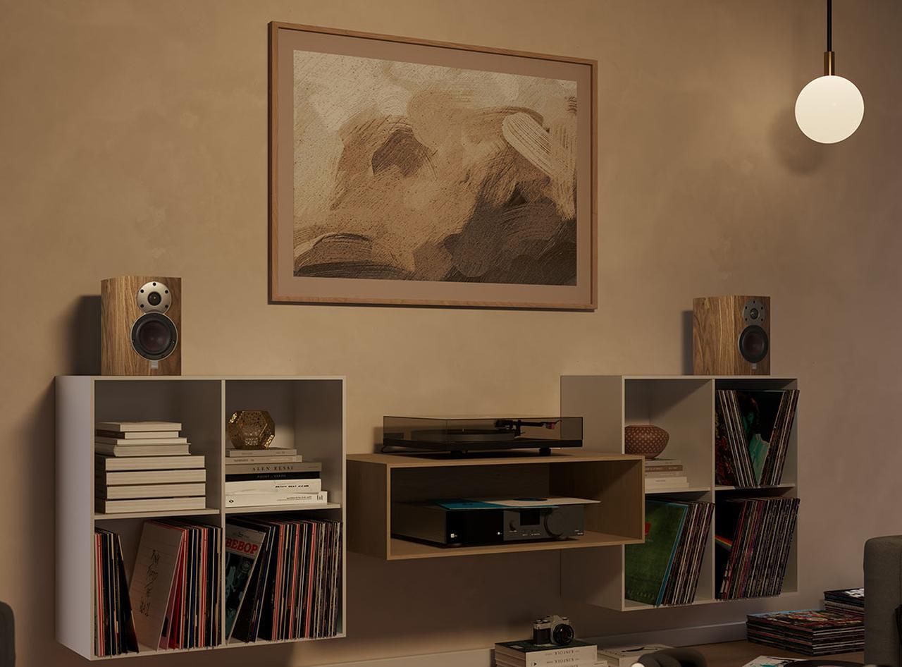 【新製品】DALI、人気コンパクトスピーカー「MENUET SE」に自然なウォルナット仕上げの新色を追加