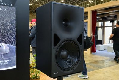 【新製品】＜InterBEE＞ジェネレック、"ゼロノイズ"謳う同軸3ウェイ・アクティブモニター「8380A」公開