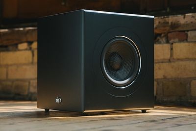 [New Product] PSB Speakers Announces Compact Powered Subwoofer 'SubSeries BP7' with Bipolar Design